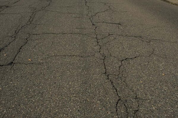 asphalt-block-cracking-hals-construction